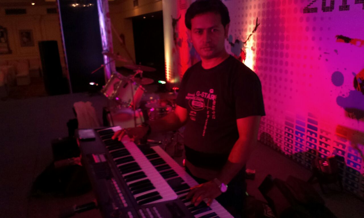 male keyboard player amritsar