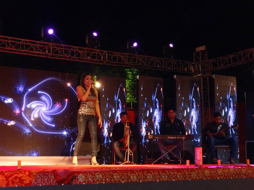 best live band with girl amritsar
