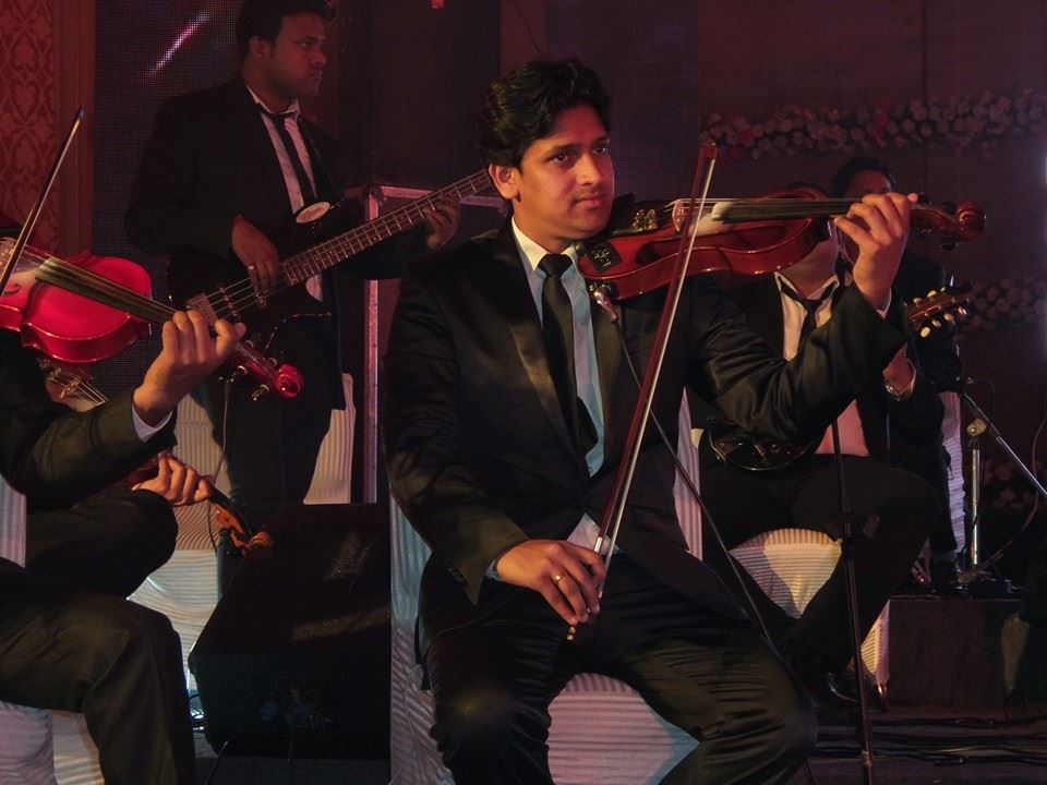 male violin player amritsar