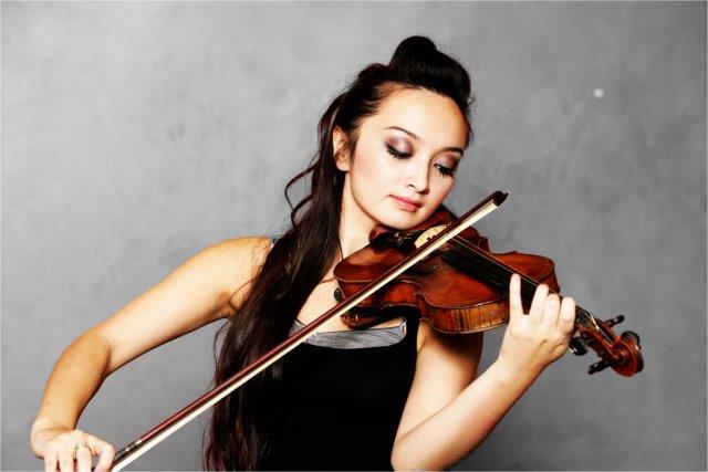 female violin player amritsar
